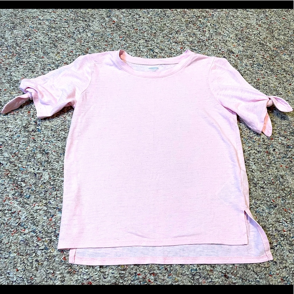 Girls pink t-shirt w/ tied sleeves size 6/7
